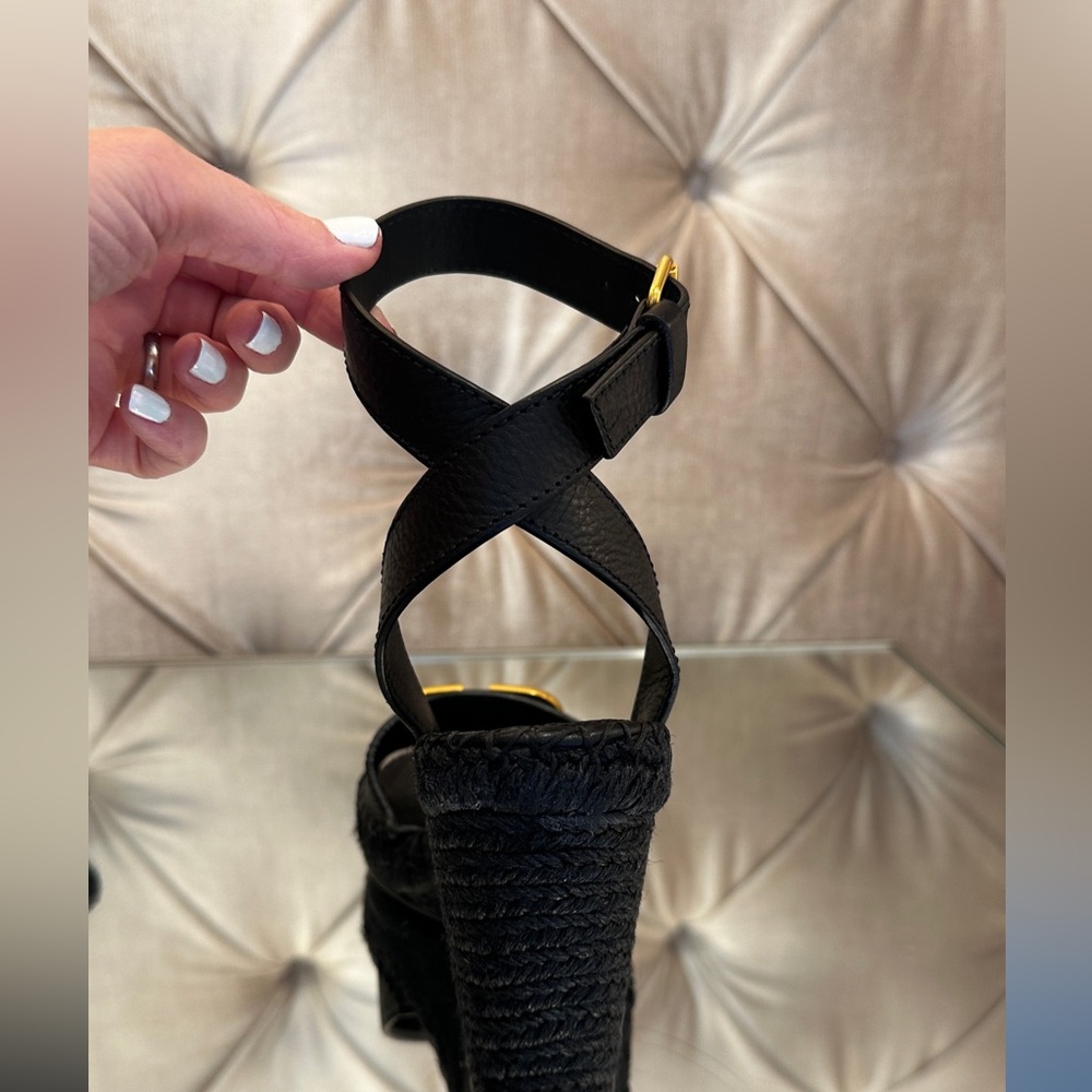 Valentino Garavani black scrappy sandal wedges with a gold V! - Picture 4 of 7